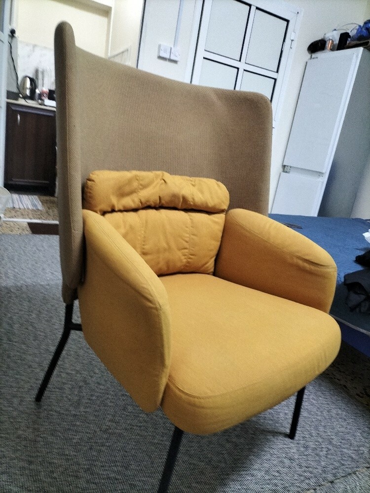 tv tabel ans IKEA chair like new - 2