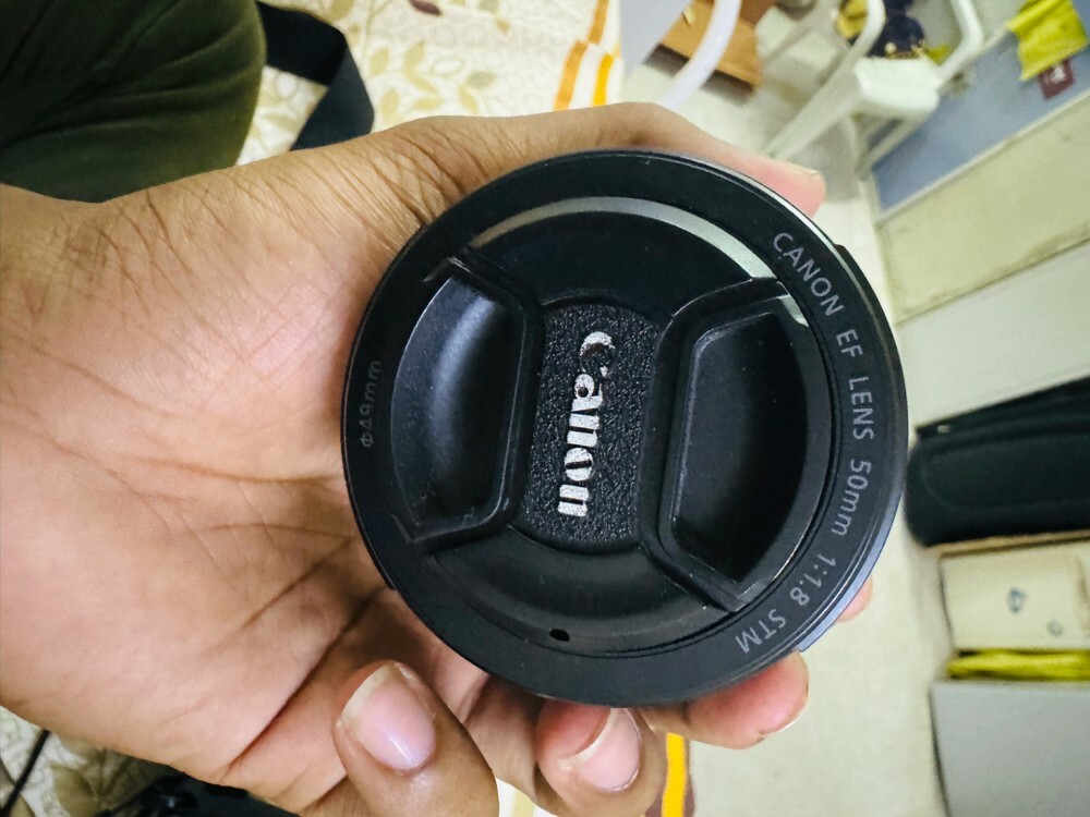 Canon 250D + Kit lens +prime lens - 6