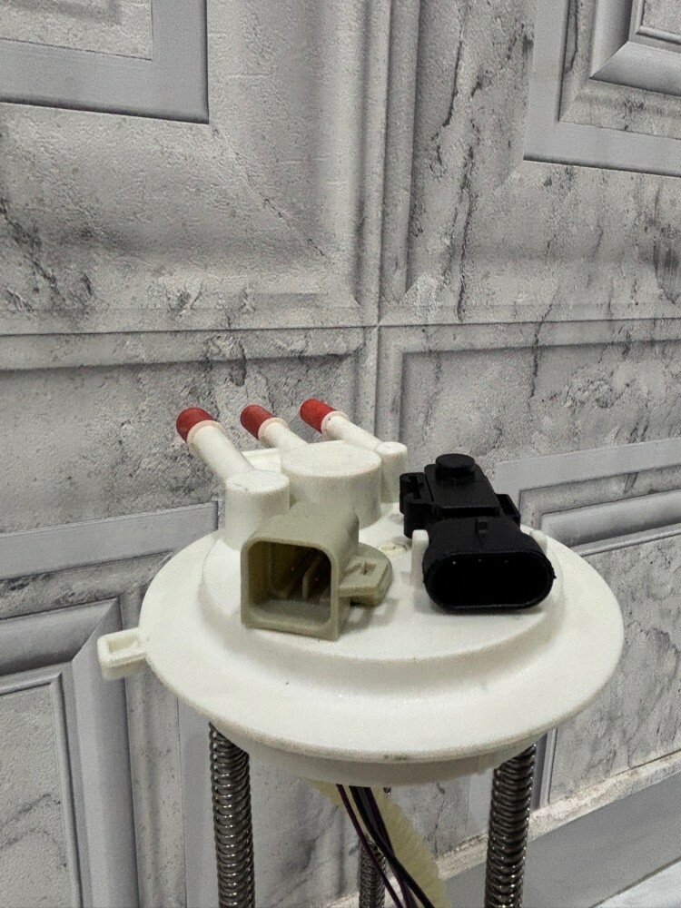 Fuel pump GMC 99-06 - 3