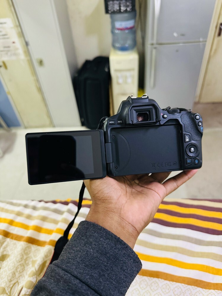 Canon EOS 250D DSLR Camera Sale! - 4