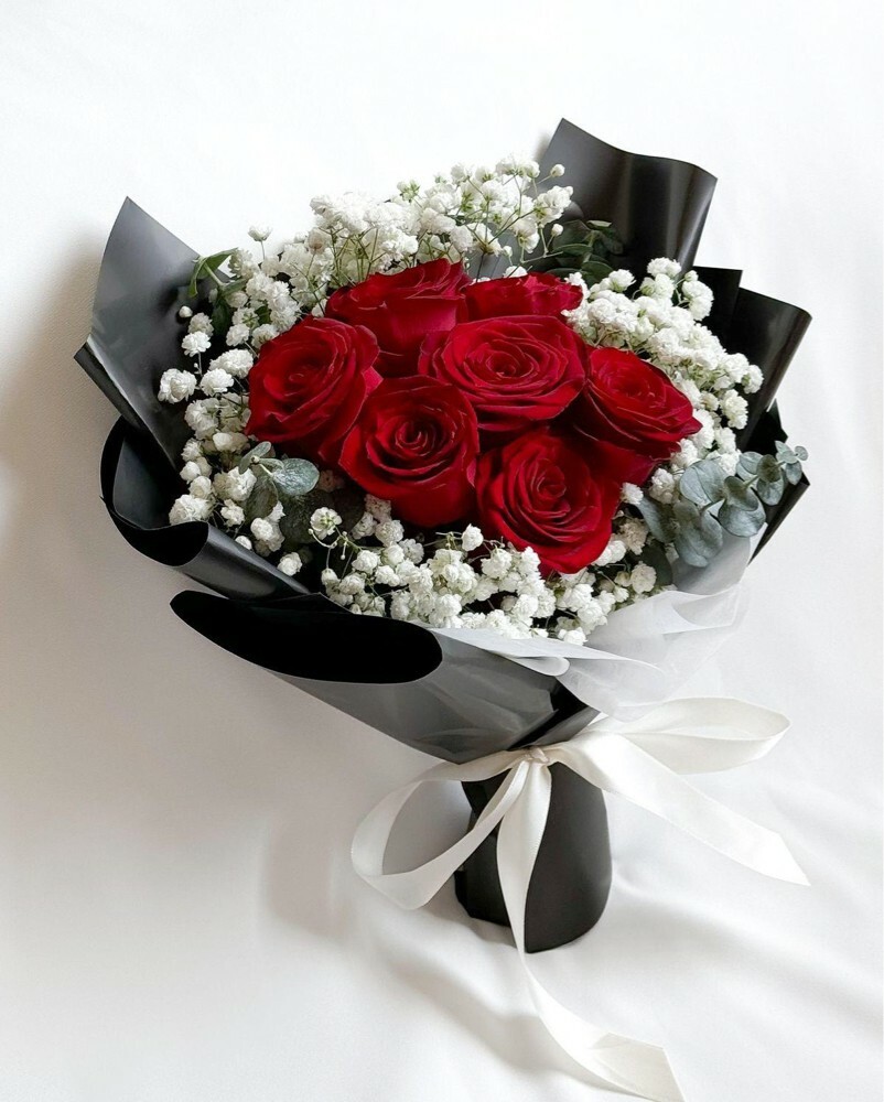 red rose 7 pcs with gypsophilia - 1