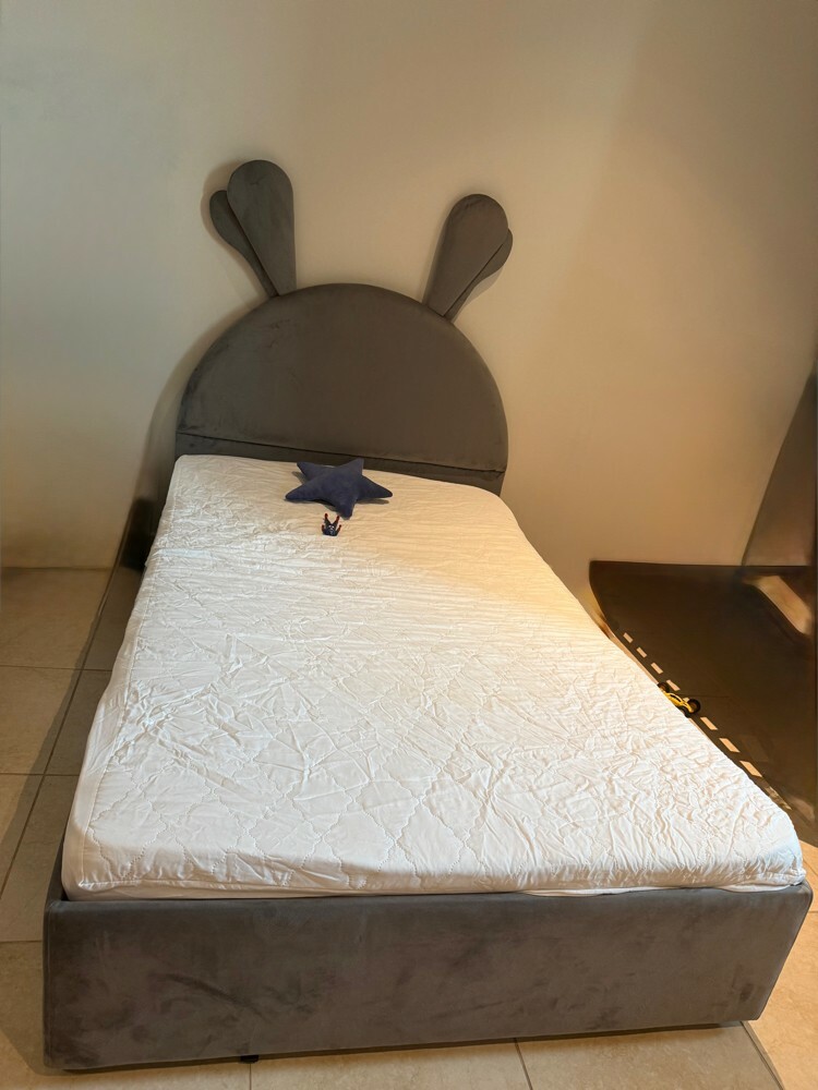 kids bed - 2