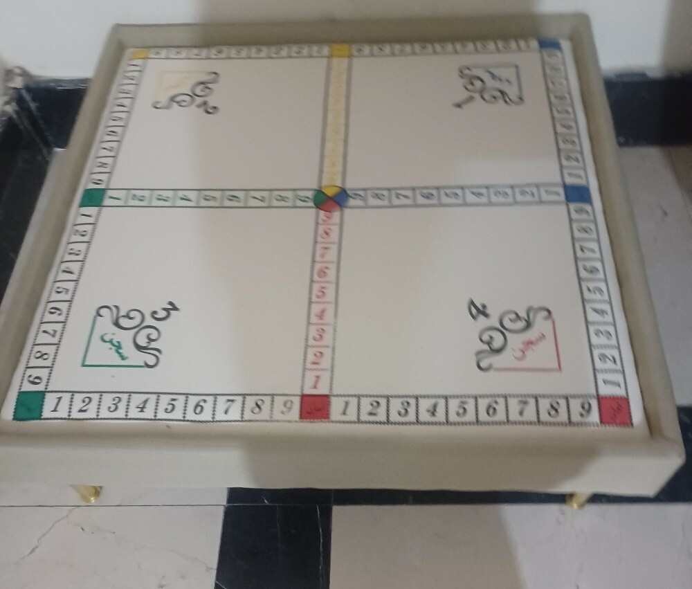طاولة سجن مع رجول.. - 1