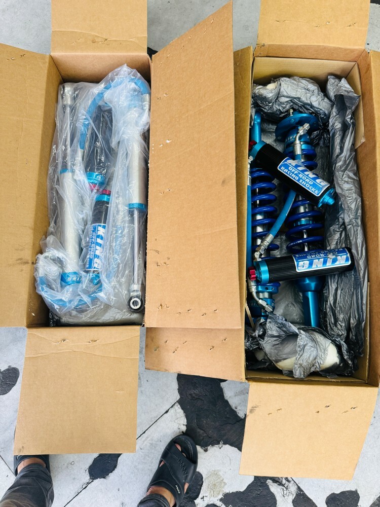 Land Cruiser 2022+ king shock2.5 - 3