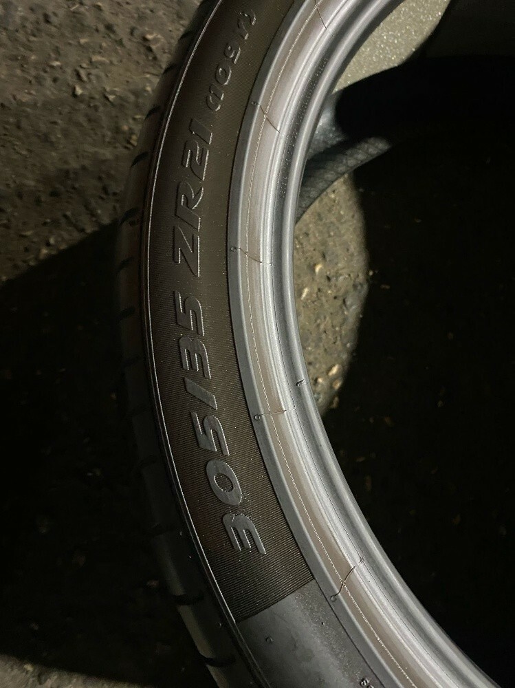 front 305/35/21 back 315/30/21 - 5