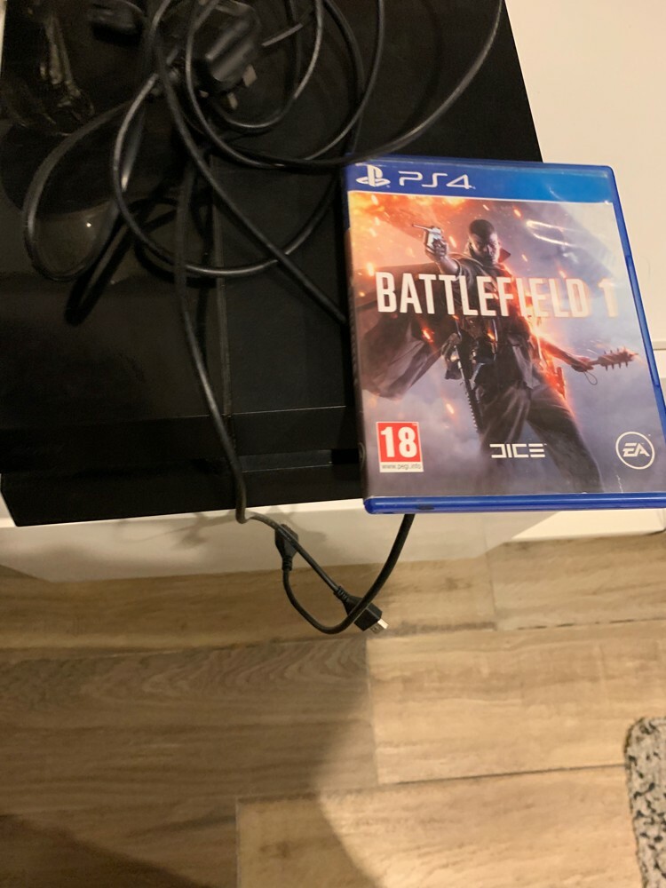 PS4 500 GB + extra12 free games - 1