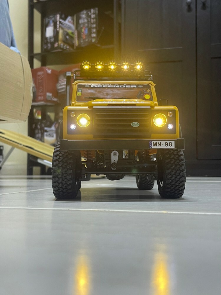 LAND ROVER DEFENDER - 4