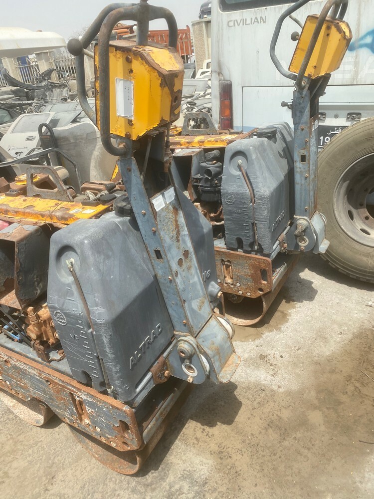 Roller and compact - 1