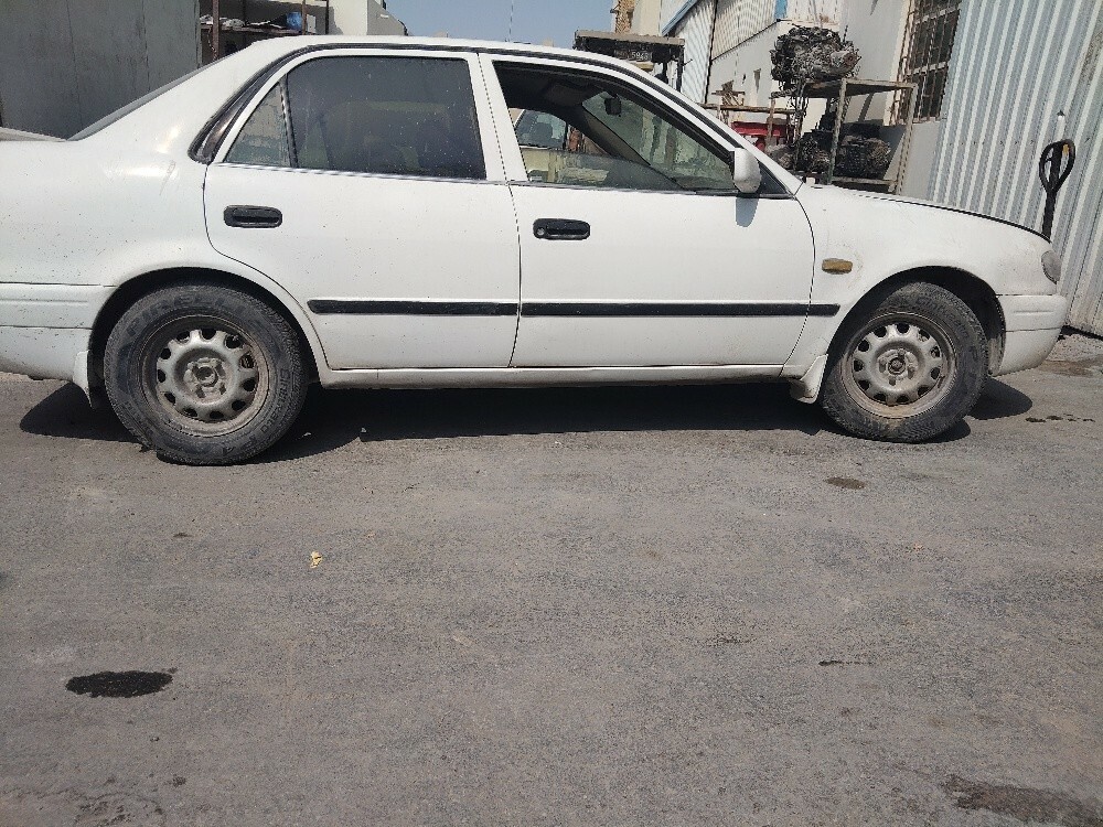 Corolla 2000 is available everyth - 2