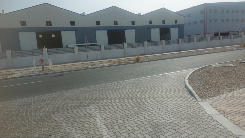 Store for rent Birkat Al Awamer - 1