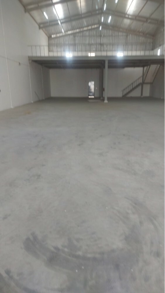 Store for rent Birkat Al Awamer - 2