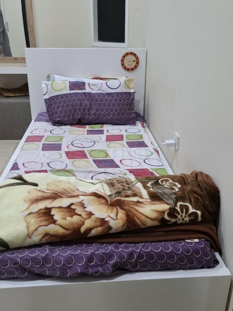 2 bed with mattres and 2 wardrobe - 4