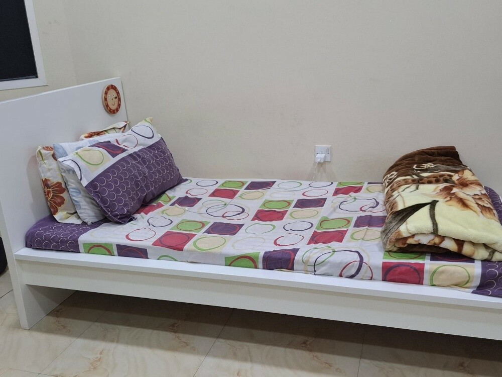 2 bed with mattres and 2 wardrobe - 6