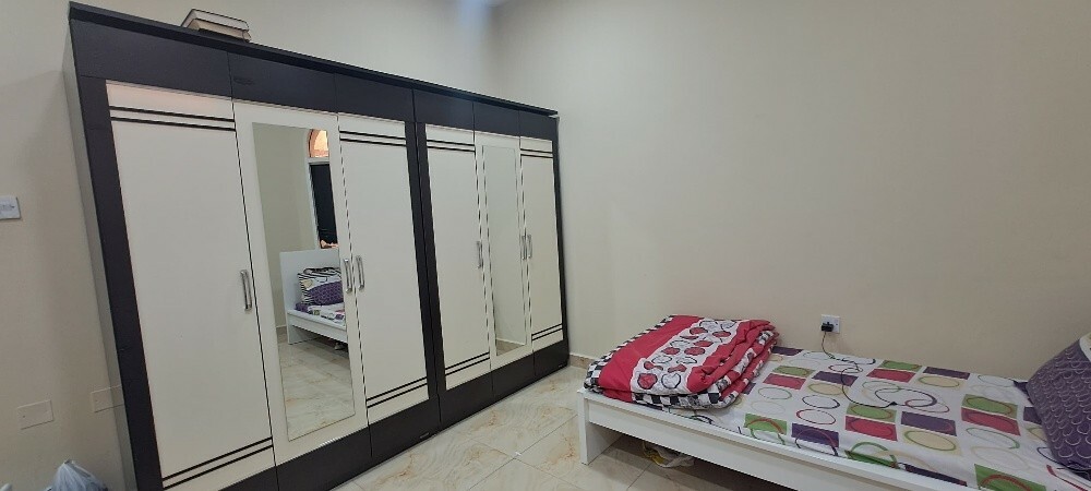 2 bed with mattres and 2 wardrobe - 9