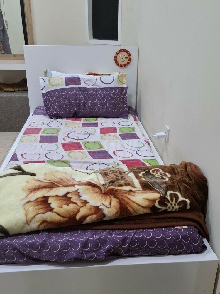 2 bed with mattres and 2 wardrobe - 5