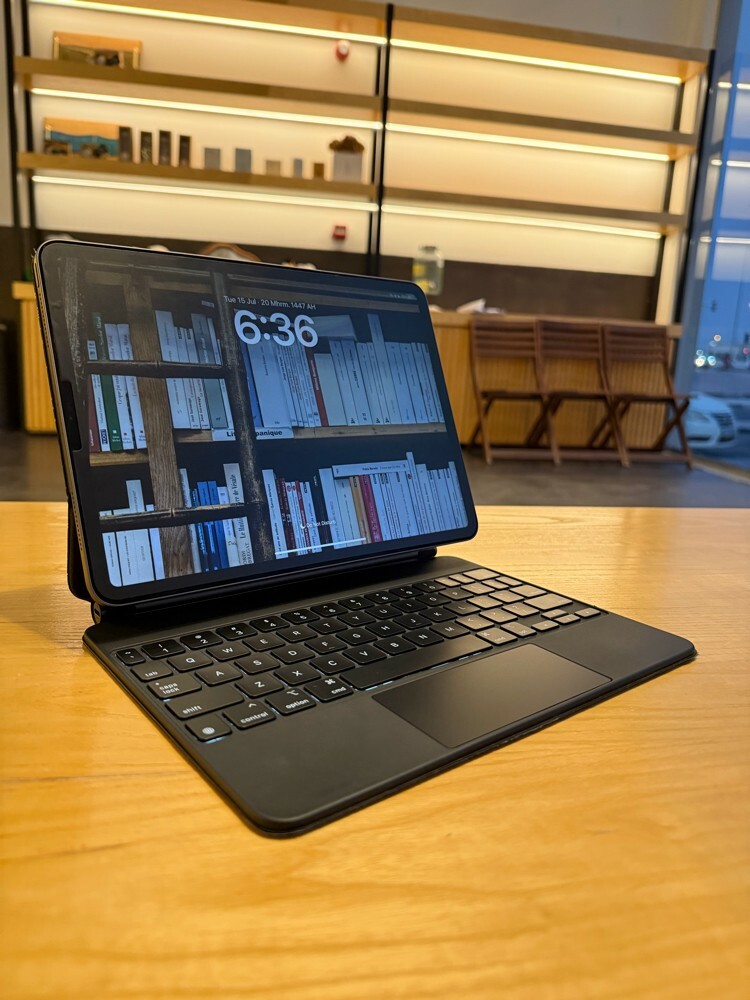 iPad Pro 11” - 120 Hertz   - 15