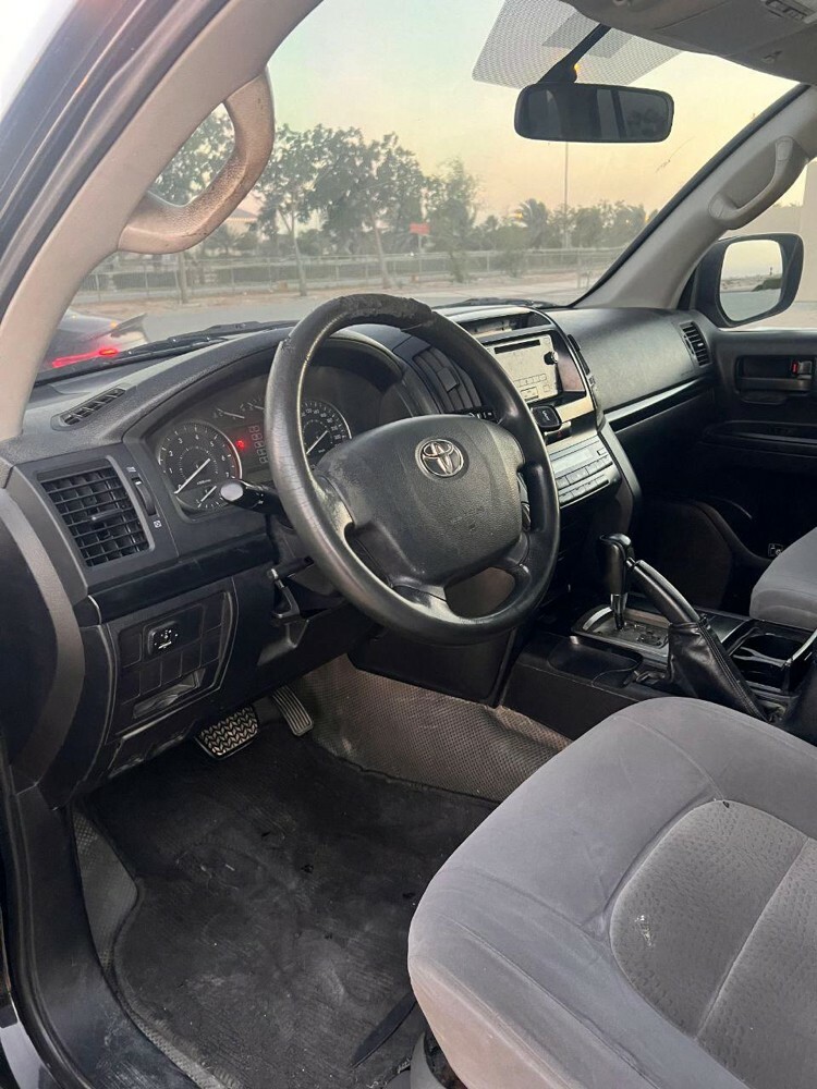 Toyota Land Cruiser  - 4
