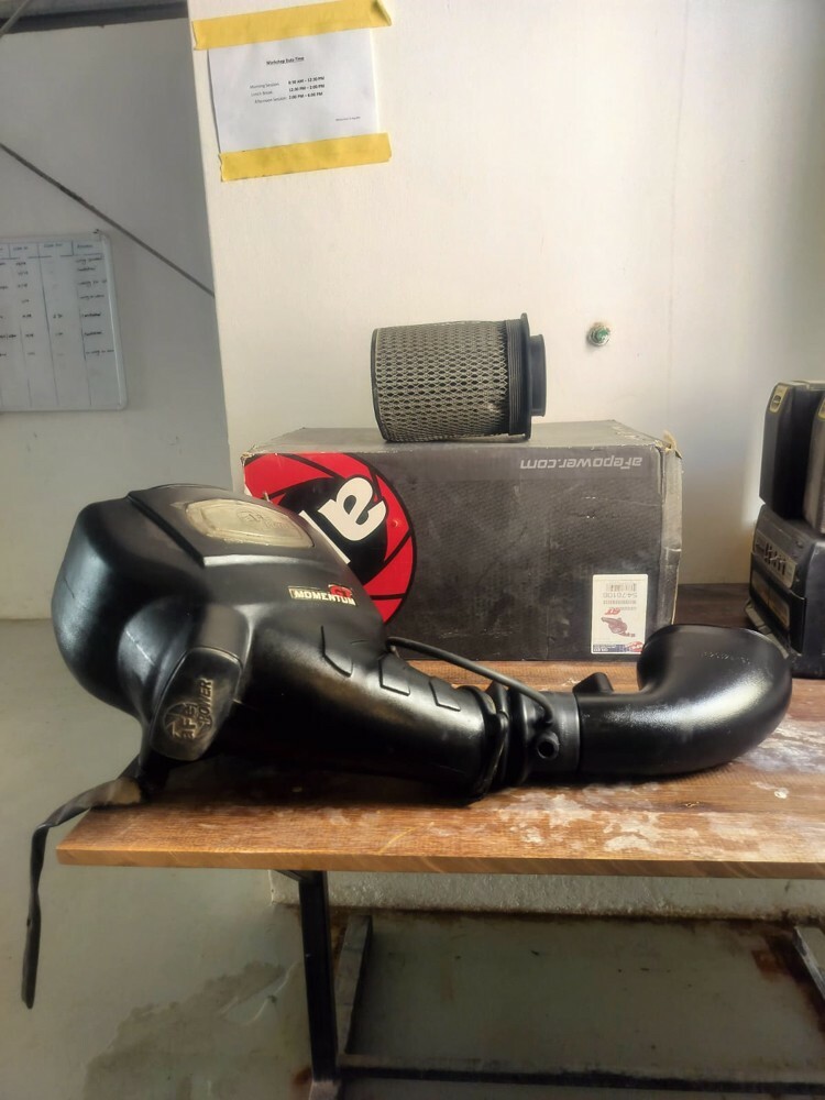 Nissan Air intake + Free wheel hub  - 6