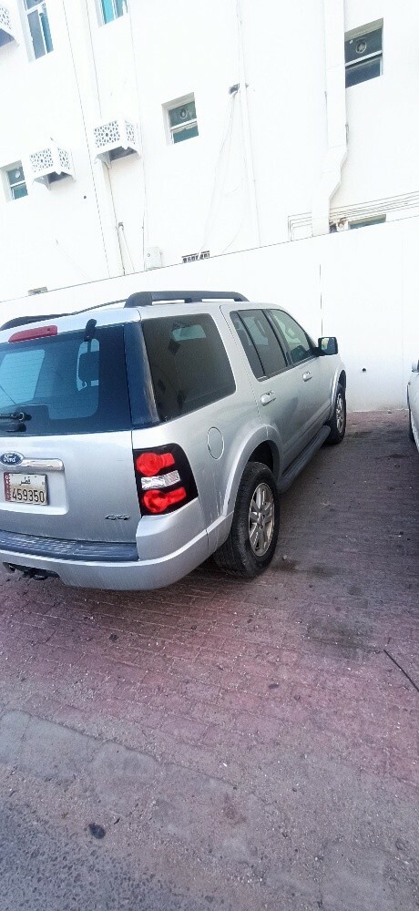 2010 ford explore - 1