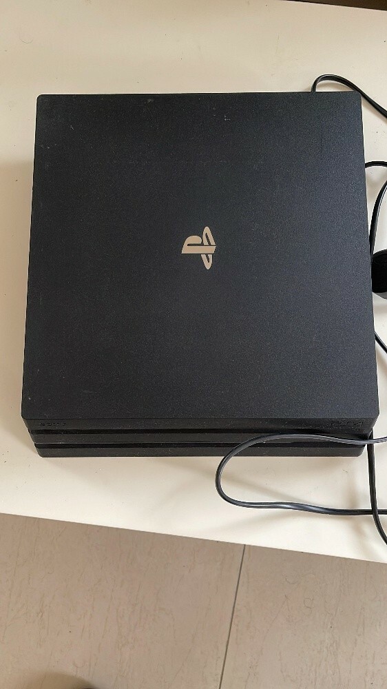 used play station 4 with VR - 4