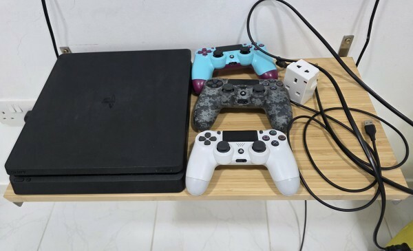 PS4 Slim 1TB BUNDLE - 1