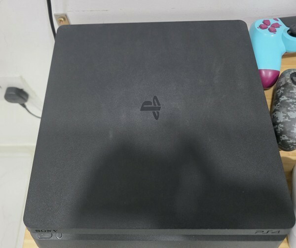 PS4 Slim 1TB BUNDLE - 4
