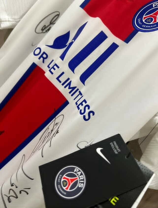 signed PSG jersey by 20/21 team - 1