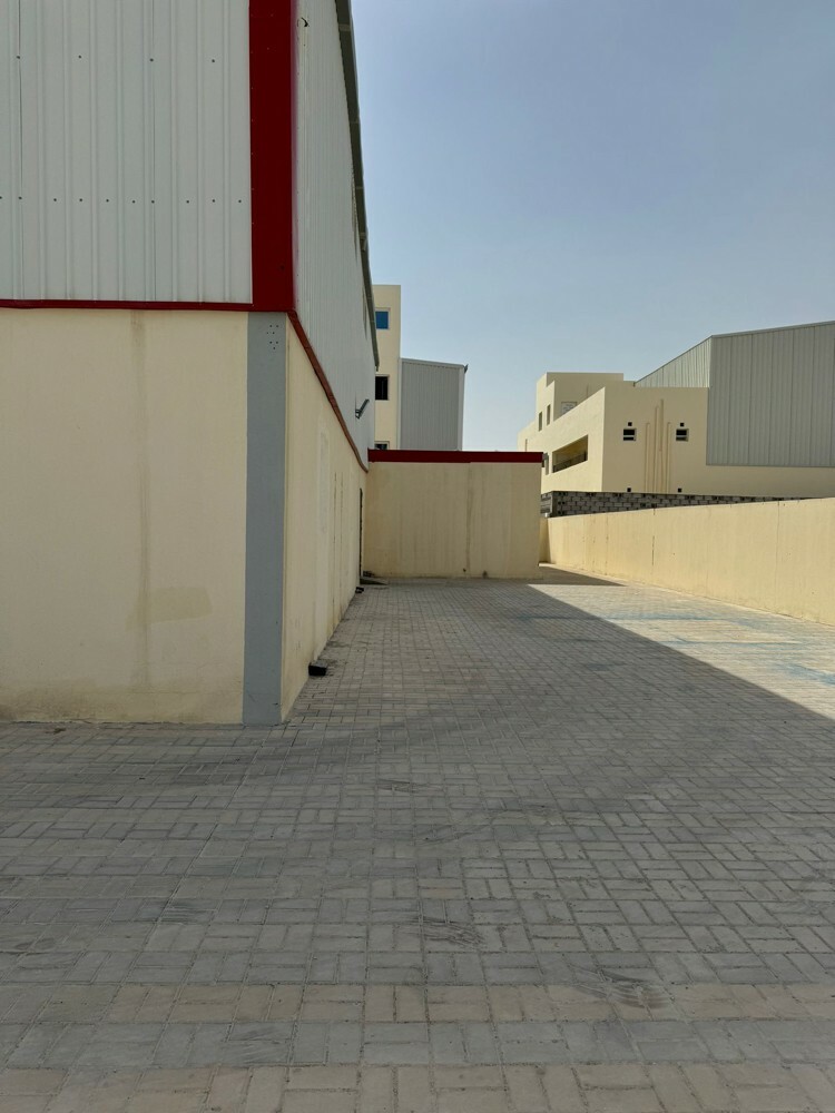 للإيجار استور ومكتب 15000 - 5