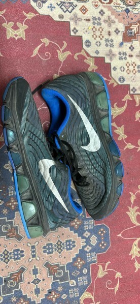 Two sport shoes for sale - 5