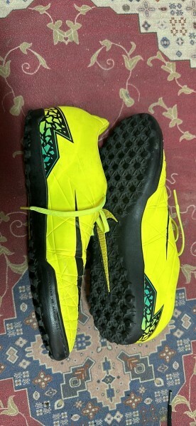 Two sport shoes for sale - 9