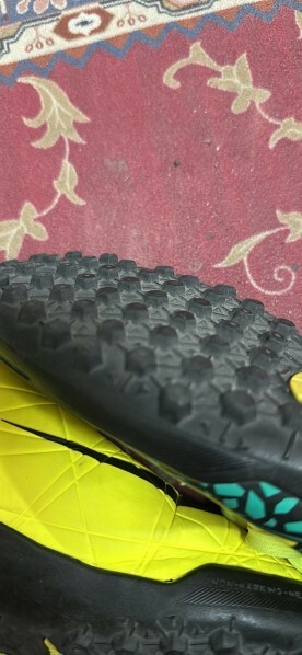 Two sport shoes for sale - 2