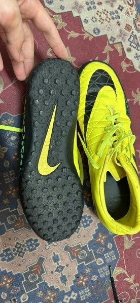 Two sport shoes for sale - 10