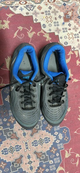 Two sport shoes for sale - 8