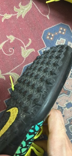 Two sport shoes for sale - 1
