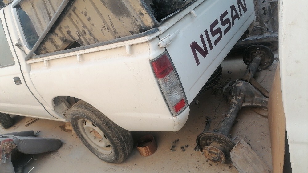 Nissan pickup spare - 3