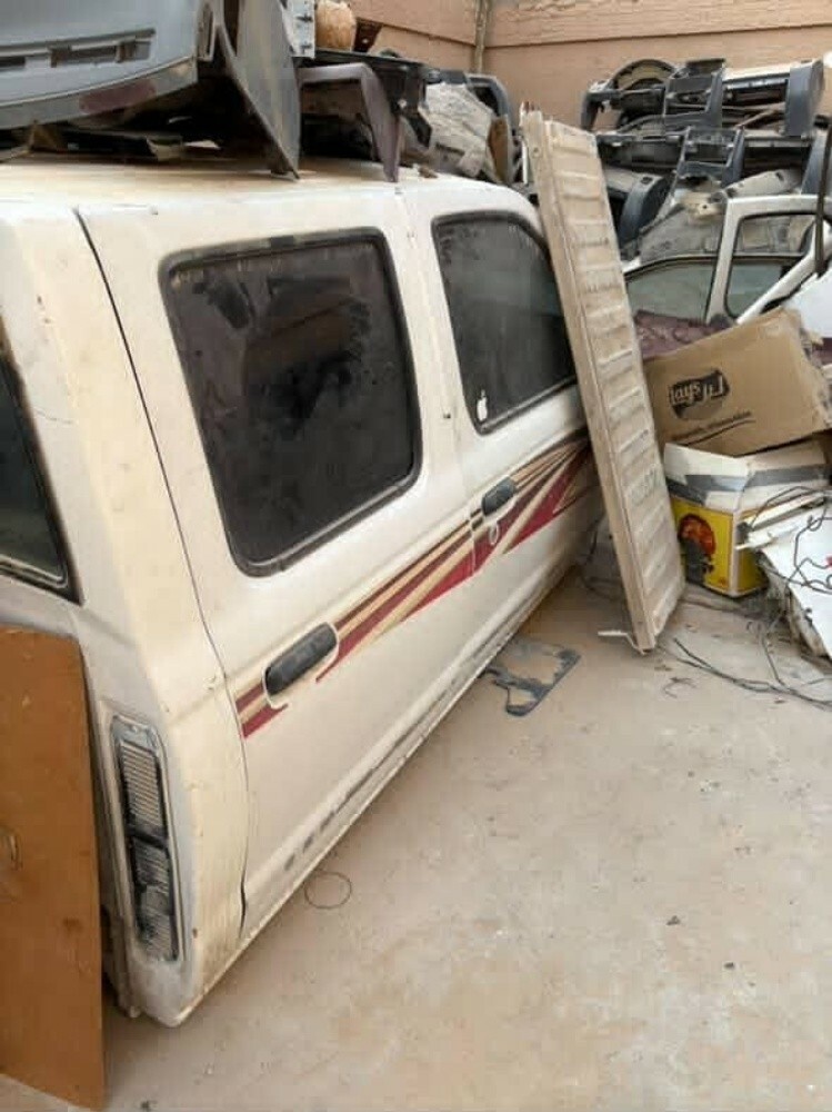 Nissan pickup spare - 4