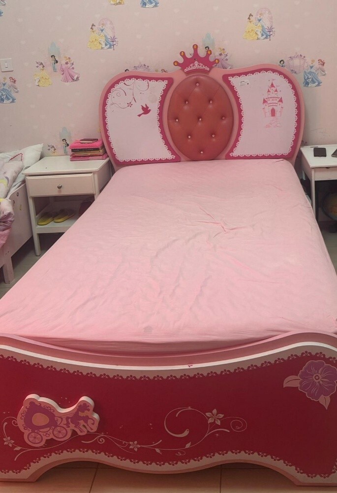 Princess bed large with mattress - 1