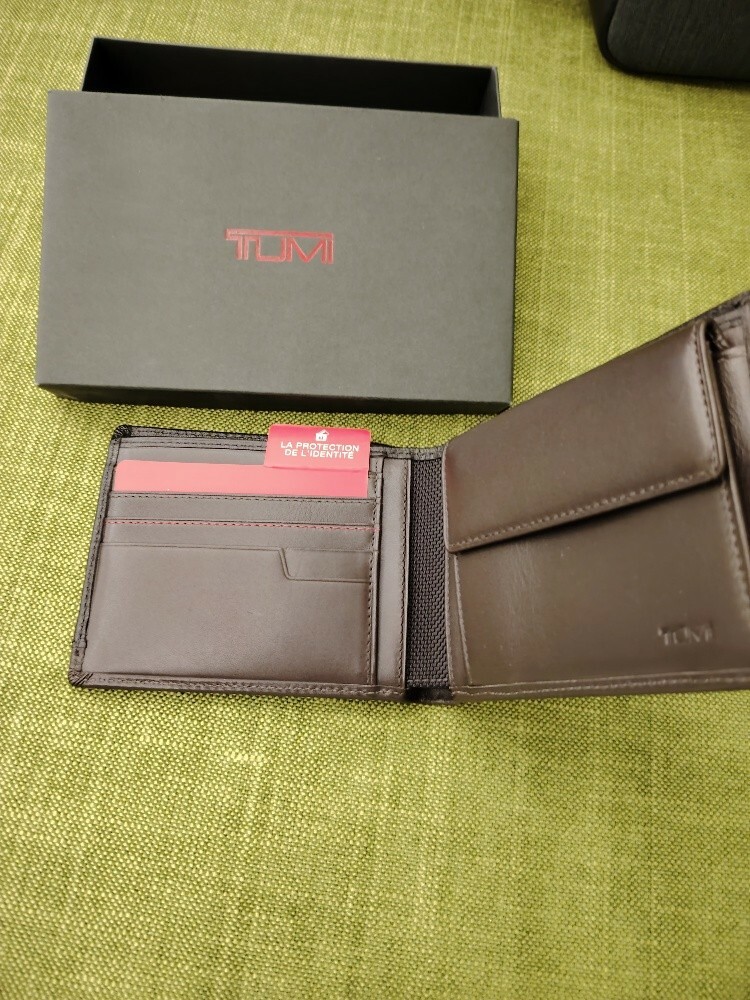 TUMI - 4