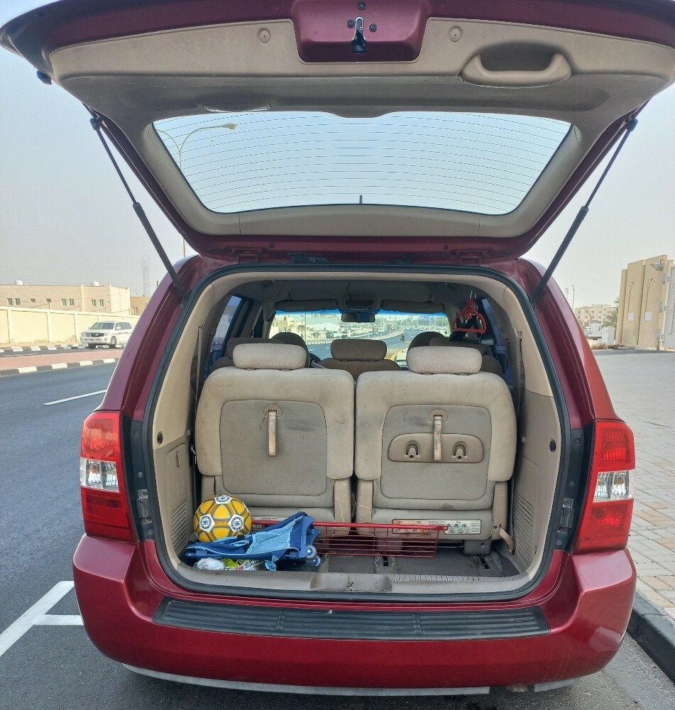 Kia Carnival EX 2009 SUV 7 Seater - 4