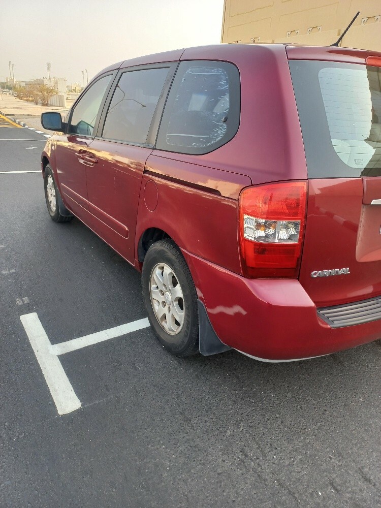 Kia Carnival EX 2009 SUV 7 Seater - 3