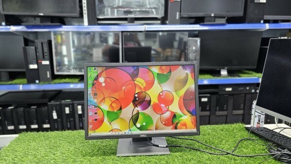 Dell P2217 22 inch Monitor - 1