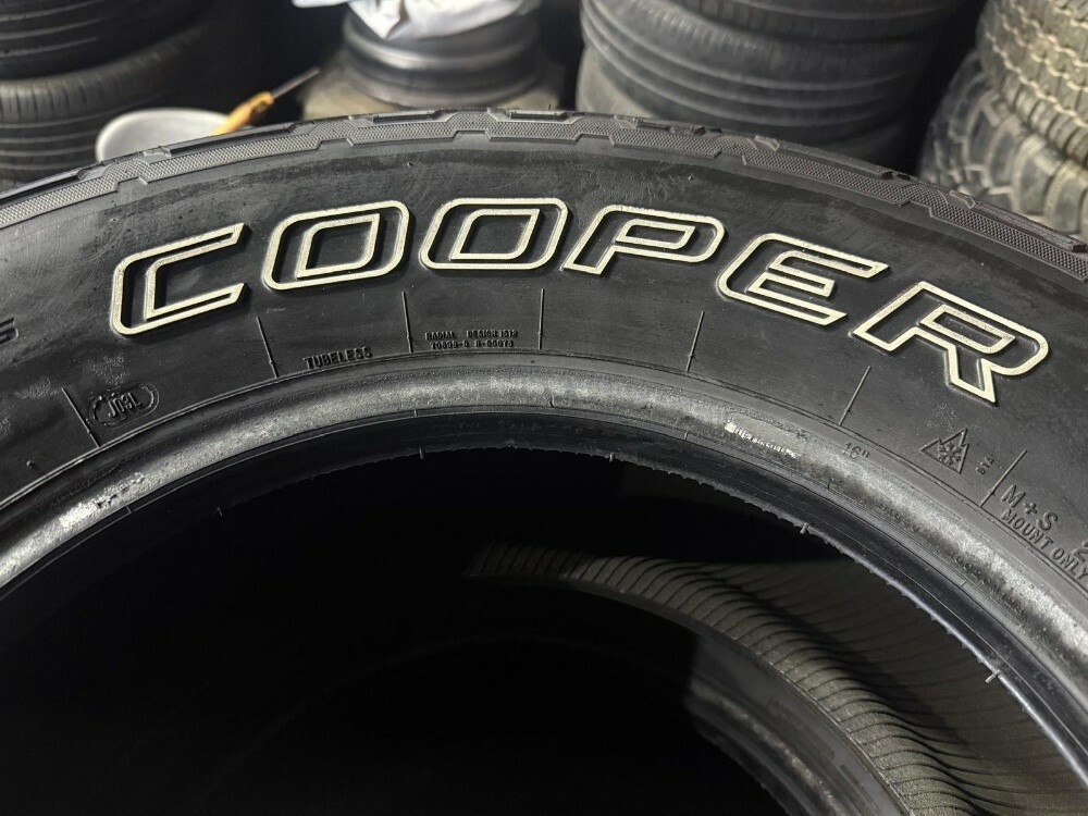 285/70/17 " Cooper tyre" USA - 3