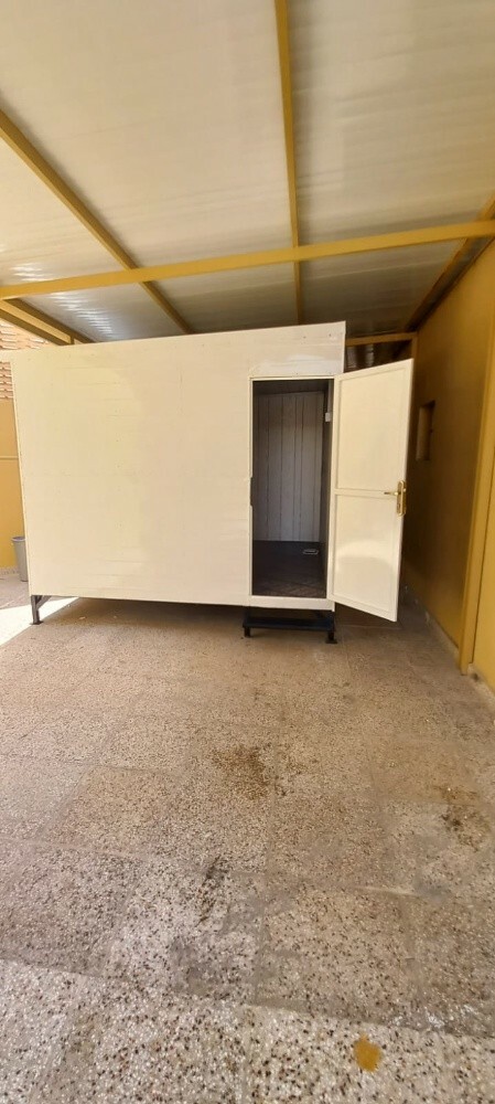 Caravan Cabin, kitchen & toilet - 4