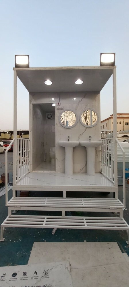 Caravan Cabin, kitchen & toilet - 2