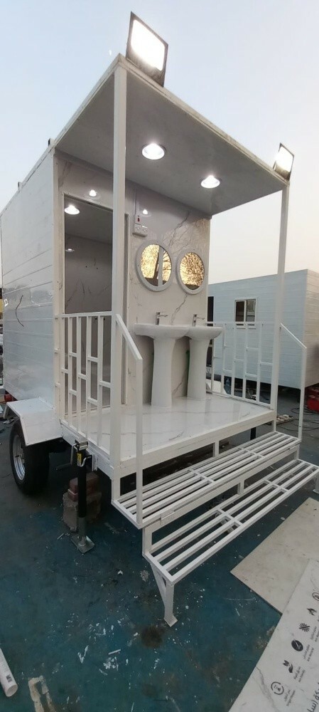 Caravan Cabin, kitchen & toilet - 5