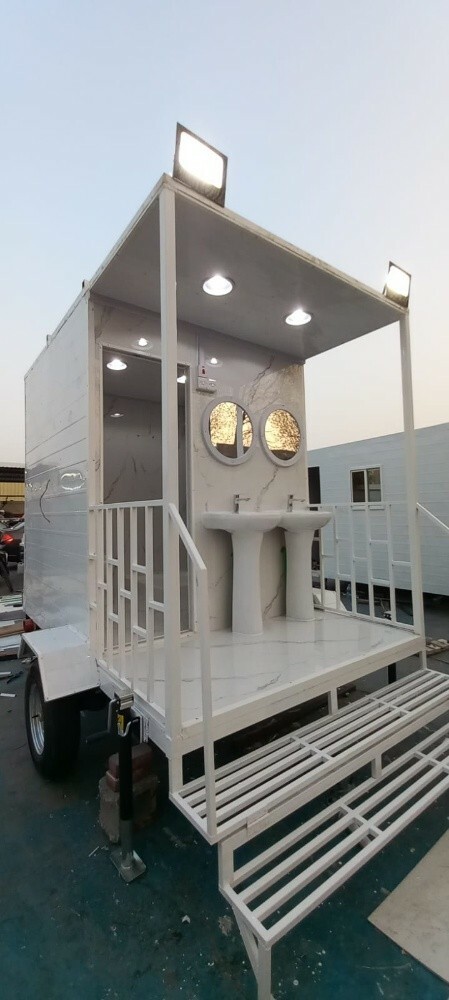 Caravan Cabin, kitchen & toilet - 1