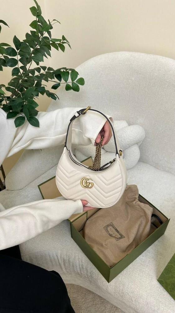 Half-Moon Sheped Mini Bag Gucci - 7