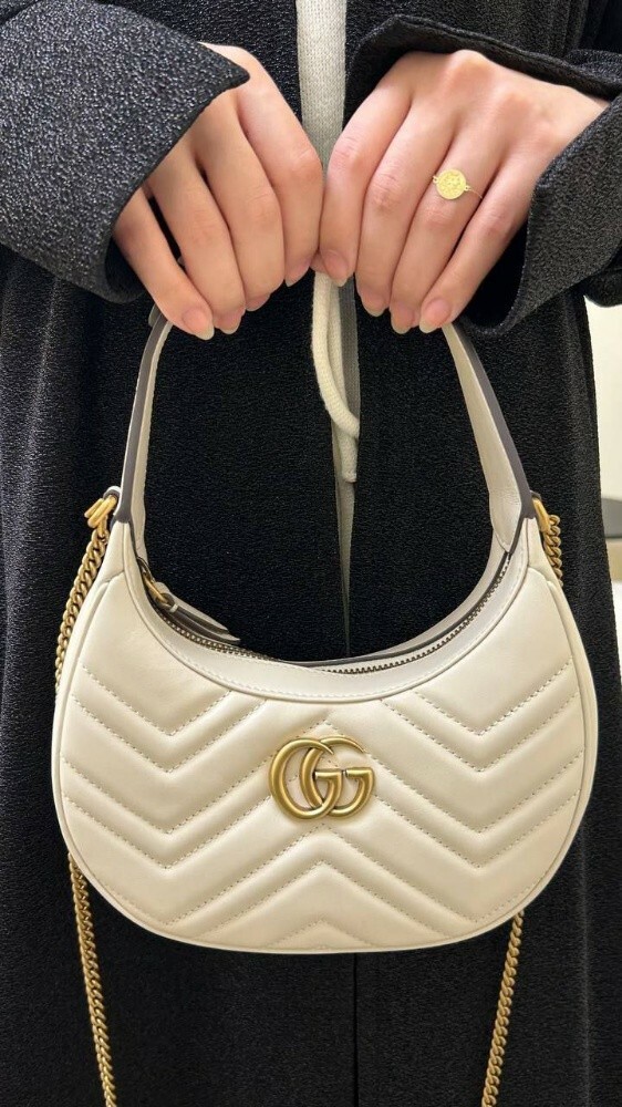 Half-Moon Sheped Mini Bag Gucci - 4