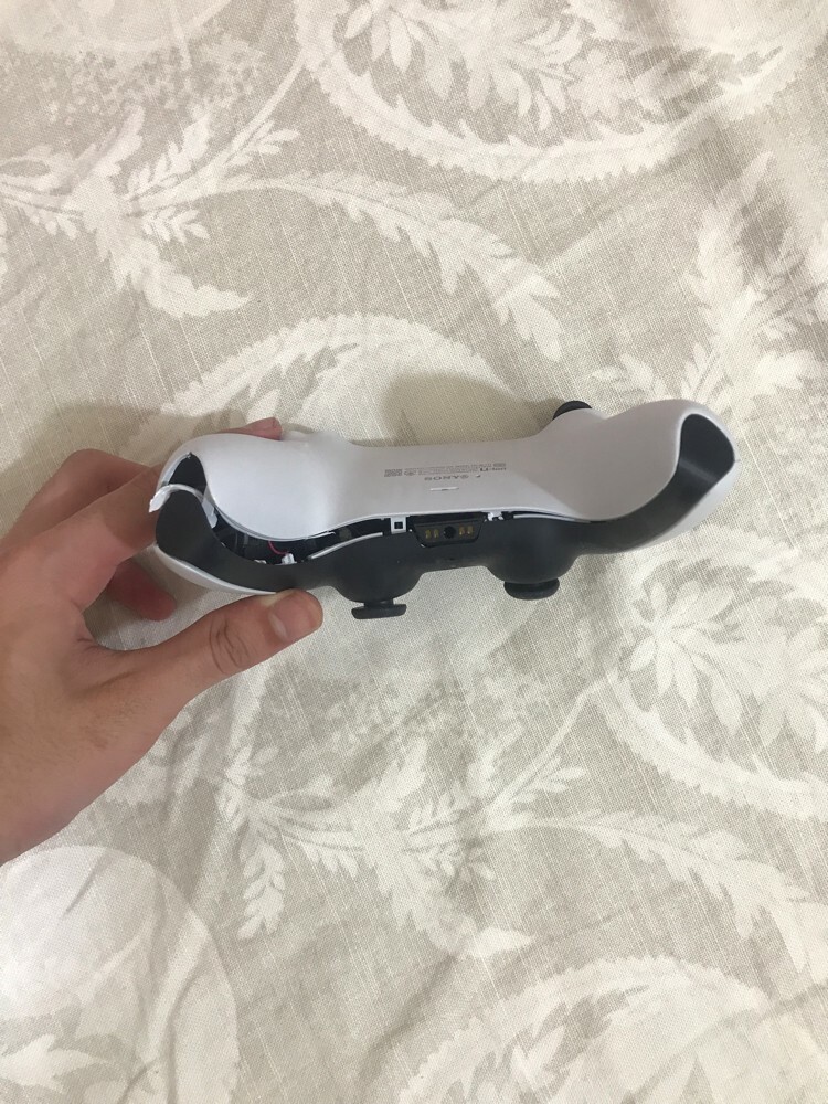 PS5 Controller - 4