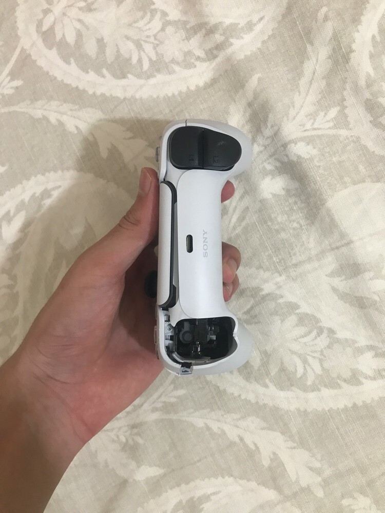 PS5 Controller - 2
